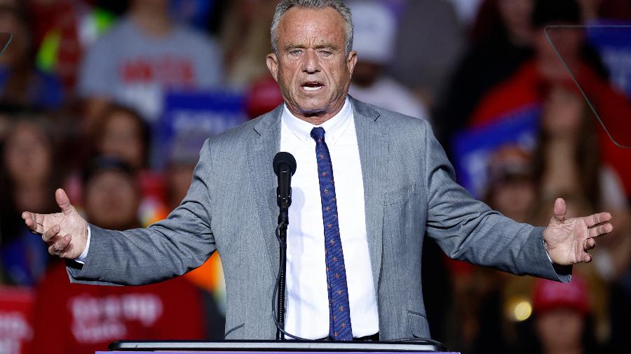 1.nov.2024 - Robert F. Kennedy Jr. durante campanha de Donald Trump no Fiserv Forum em Milwaukee, Wisconsin