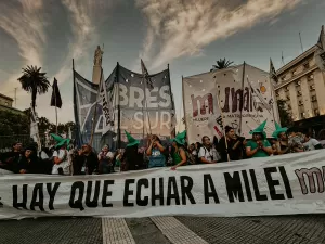 Marcha pelo 8 de Março na Argentina se transforma em maré contra Milei