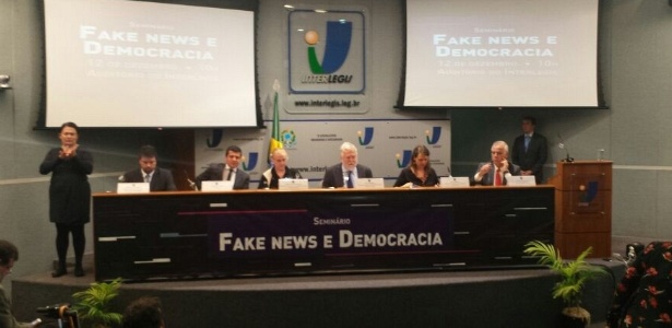 Seminário sobre fake news no Congresso teve a participação do diretor de conteúdo do UOL, Rodrigo Flores (segundo da esq. para a dir.) - Gustavo Maia/UOL