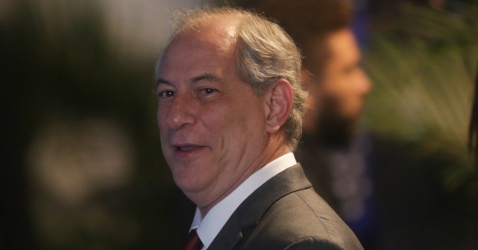 Ciro cita "vitória apertada de Dilma" em 2014 e indica embate com Bolsonaro