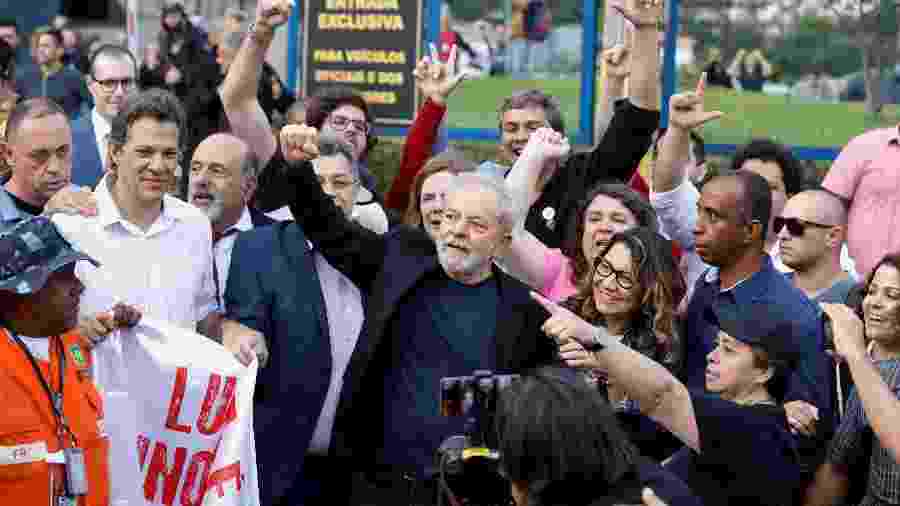 Resultado de imagem para fotos de lula e namorada apos sair da prisao