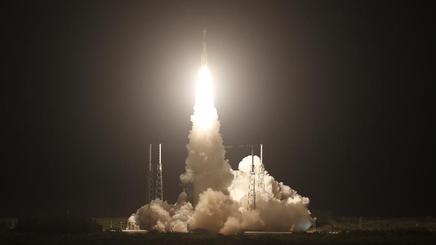 20.dez.2019 - O foguete Atlas V decola de Cabo Canaveral, Flórida, nos Estados Unidos - Joe Raedle/Getty Images/AFP