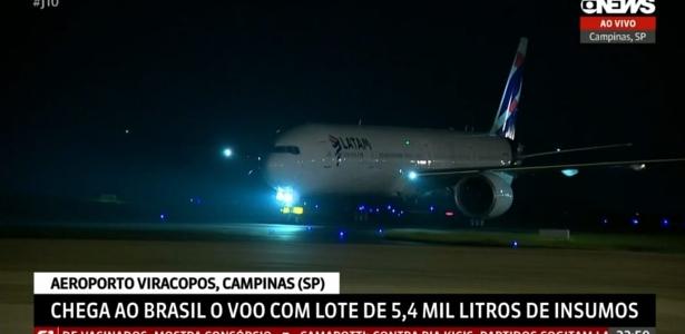 Avião com insumos para vacina vindos da China chega ao Brasil