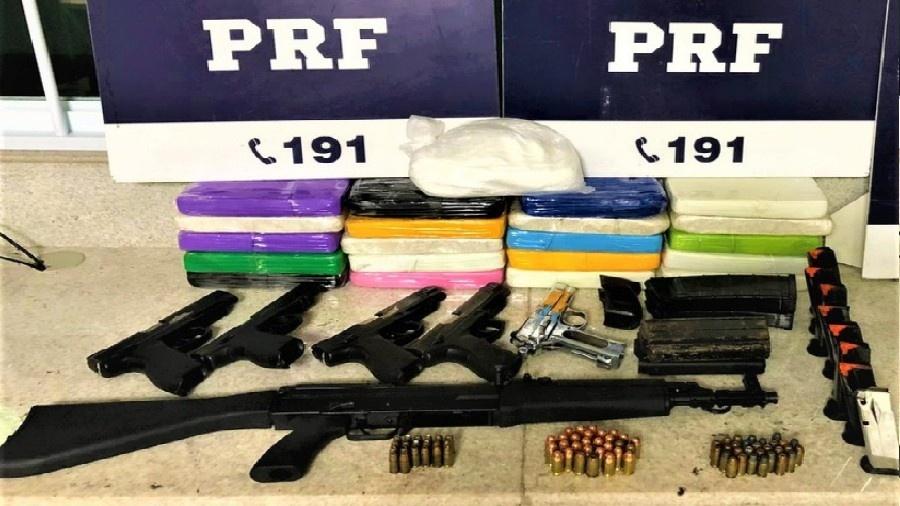 Fuzil, pistolas, carregadores, munições e cocaína são encontrados em mala de turista que viajava de SP para Feira de Santana - Reprodução/Polícia Rodoviária Federal 