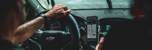 Uber leva multa de R$ 5 bi na Europa por 'desligar' motoristas com algoritmo (Foto: Tom Morbey/Unsplash)