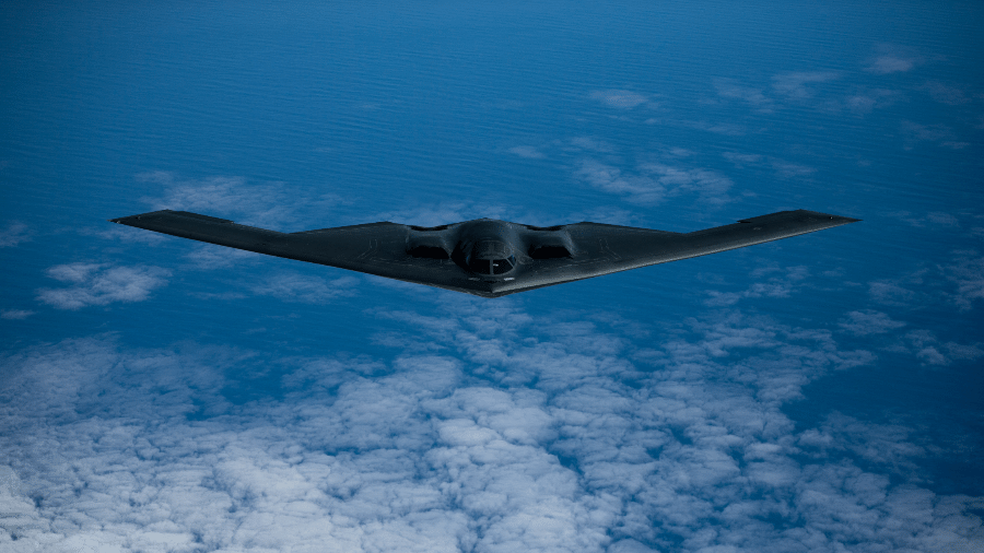 Um bombardeiro B-2 Spirit durante uma missão de treinamento - Reprodução / Força Aérea dos Estados Unidos / Master Sgt. Russ Scal