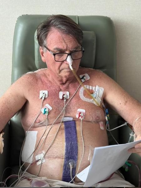 Ex-presidente Jair Bolsonaro na UTI, três dias após cirurgia que durou 12 horas Ex-presidente Jair Bolsonaro na UTI, três dias após cirurgia que durou 12 horas