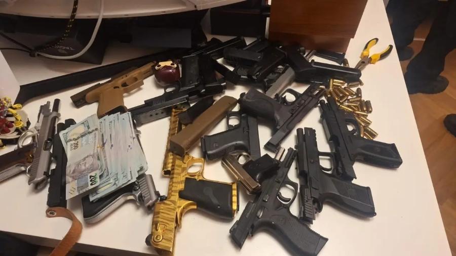 15.mai.2025 - Armas que abasteciam o Comando Vermelho aprrendidas pela polícia - Divulgação/PCERJ