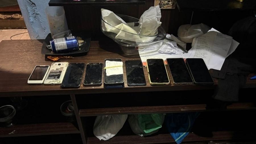 Polícia Civil de SP apreende celulares em imóveis de adolescentes investigados por promover ataques a vulneráveis por meio de plataformas digitais Polícia Civil de SP apreende celulares em imóveis de adolescentes investigados por promover ataques a vulneráveis por meio de plataformas digitais