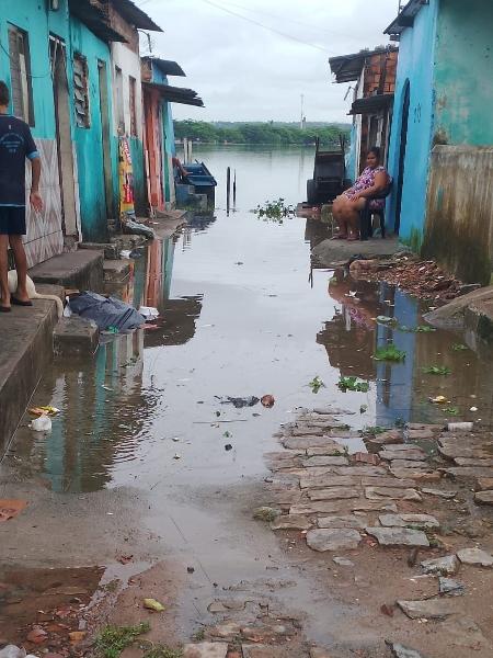 Água da lagoa Mundaú invade casas do Bom do Parto durante chuvas de junho