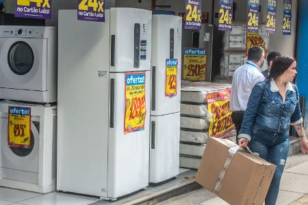 Se inflação subir com o tarifaço, o Banco Central pode aumentar ainda mais a taxa de juros ou mantê-la elevada, afetado a oferta de crédito