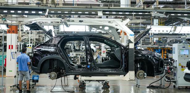 PIB encolhe 0,9% no 3º trimestre, mas mantém alta anual, diz prévia do BC