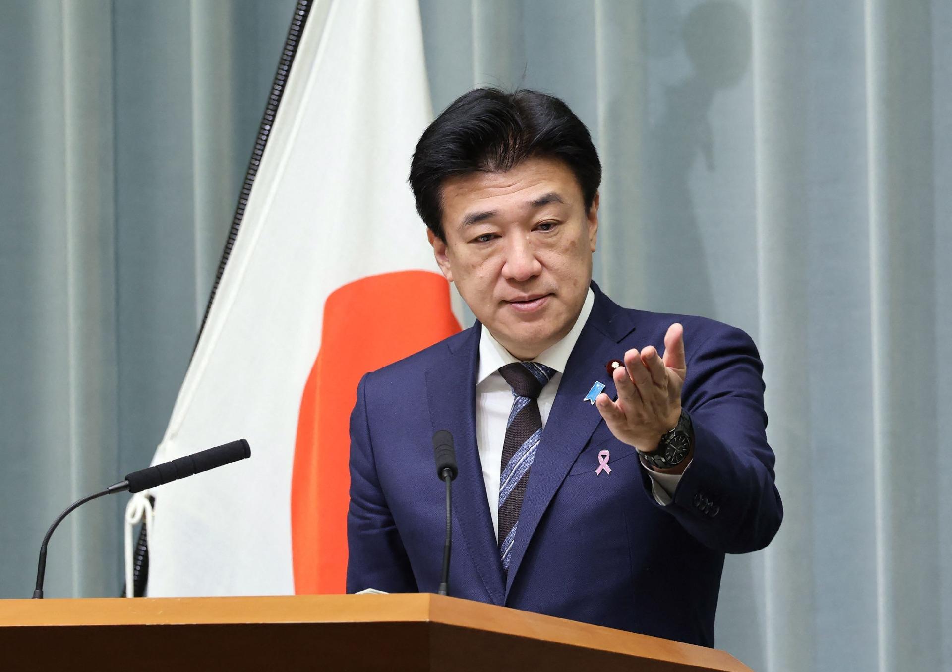 17.nov.2026 - O porta-voz do governo japonês, Minoru Kihara, durante entrevista coletiva em Tóquio - undefined