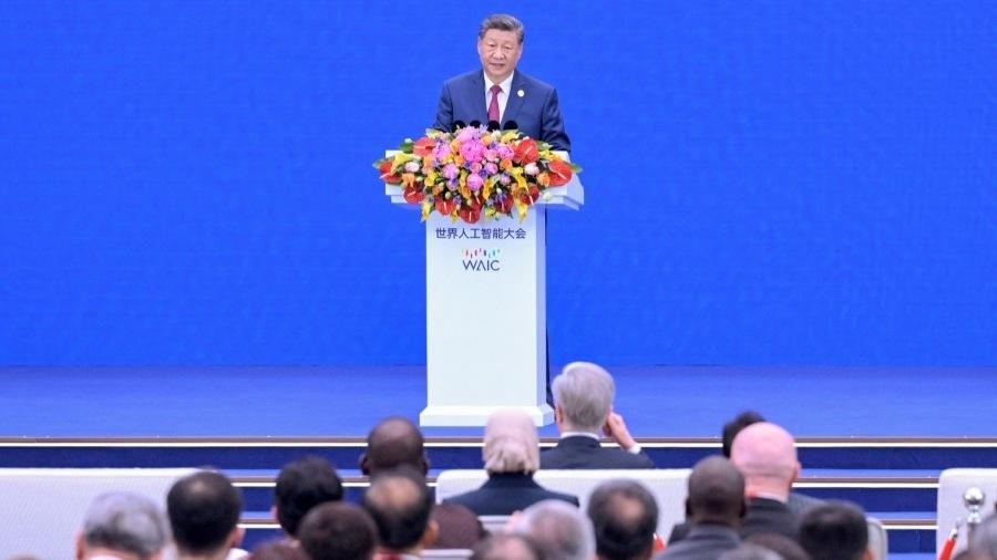 17.jul.2026 - O presidente da China, Xi Jinping, discursa durante a cerimônia de abertura da Conferência Mundial de Inteligência Artificial, em Xangai - undefined