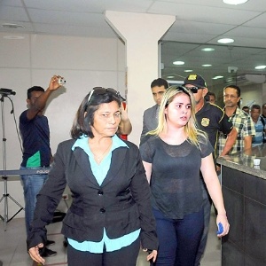 Lidiane Leite (dir.) se entrega à Polícia Federal após ficar 39 dias foragida - Diego Chaves/OIMP/D.A Press