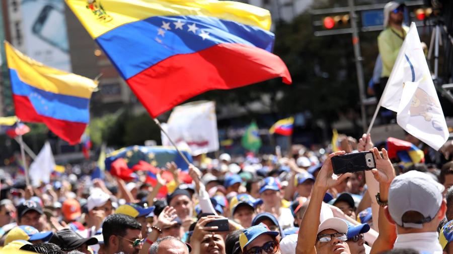 12.fev.2019 - Apoiadores da oposição venezuelana participam de protesto contra o presidente Nicolás Maduro - Andres Martinez/Reuters