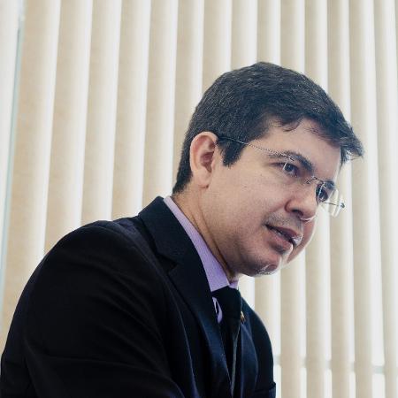 Senador Randolfe Rodrigues, líder da oposição  - Diego Bresani/UOL