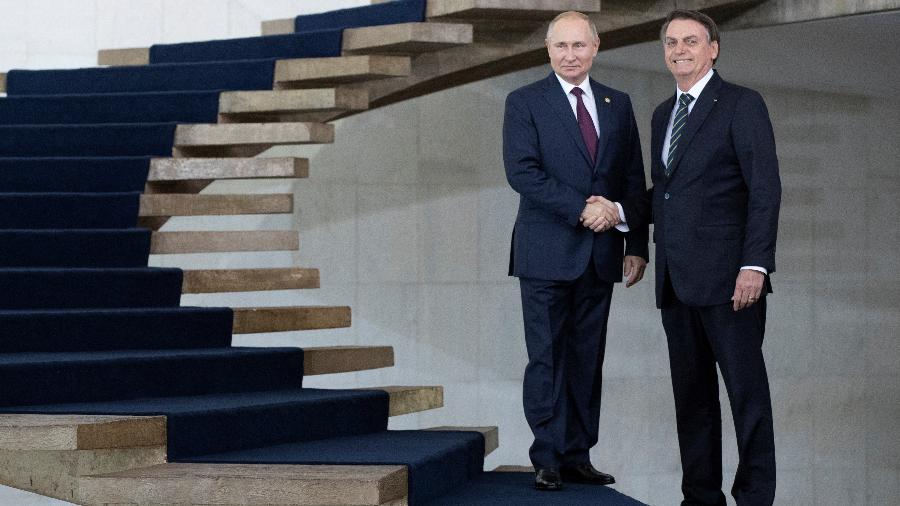 Bolsonaro e Putin posam juntos na reunião dos Brics; o russo, um degrau acima - Pavel Golovkin/REUTERS