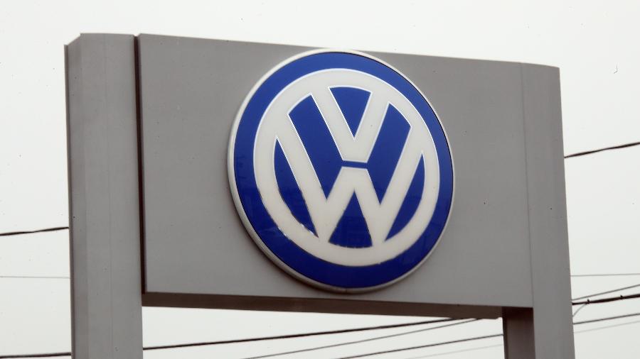 Logo da Volkswagen fotografado em Hicksville, nos Estados Unidos - Bruce Bennett/Getty Images