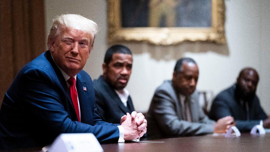 O presidente dos EUA, Donald Trump, durante conversa com apoiadores negros na Casa Branca - Getty Images
