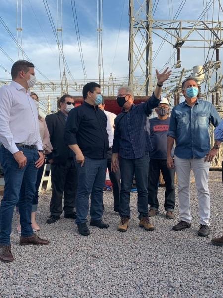 Visita do ministro das Minas e Energia, Bento Albuquerque (ao centro, de braço erguido), ao Amapá - Divulgação/Ministério de Minas e Energia