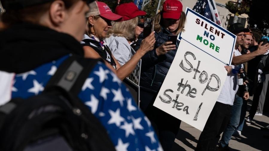 Depois da eleição, apoiadores de Trump fazem protesto "Stop The Steal" (ou "Parem de roubar") em Atlanta - Getty Images