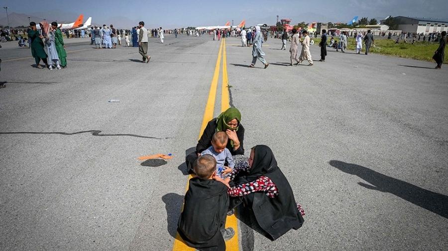 Força Aérea americana diz estar investigando ?a perda de vidas de civis? que ocorreu quando uma multidão saiu correndo atrás de um avião - AFP