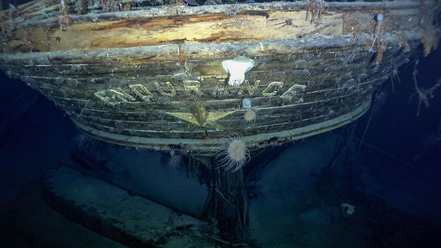 Popa do lendário Endurance, do explorador Ernest Shackleton, ainda preserva as inscrições originais - Falklands Maritime Heritage Trust 