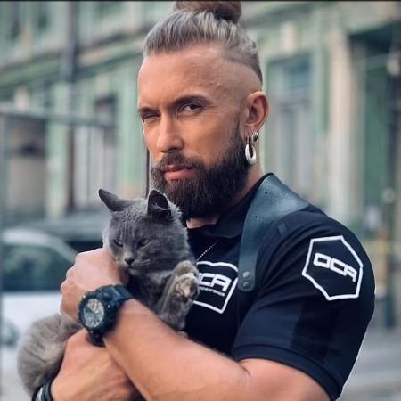 Alexei Surovtsev profissional de strip-tease ucraniano que resgata animais na guerra - Redes sociais