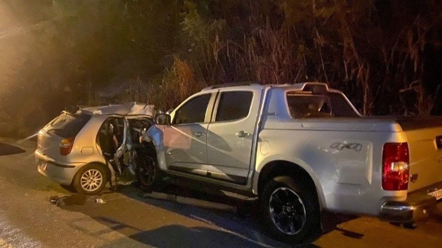 Casal morre após atropelar capivaras e bater em outro carro - Divulgação