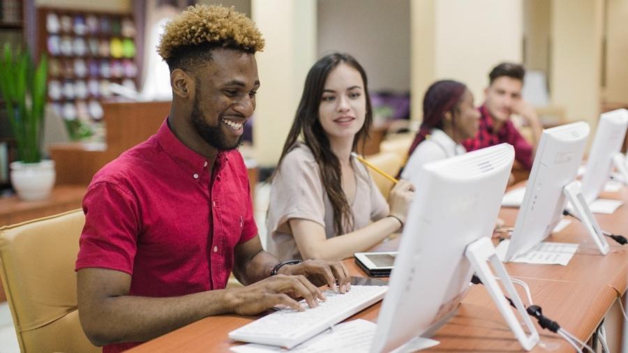 Jovens são os mais afetados pelo cenário de crise socioeconômica do Brasil - Freepik