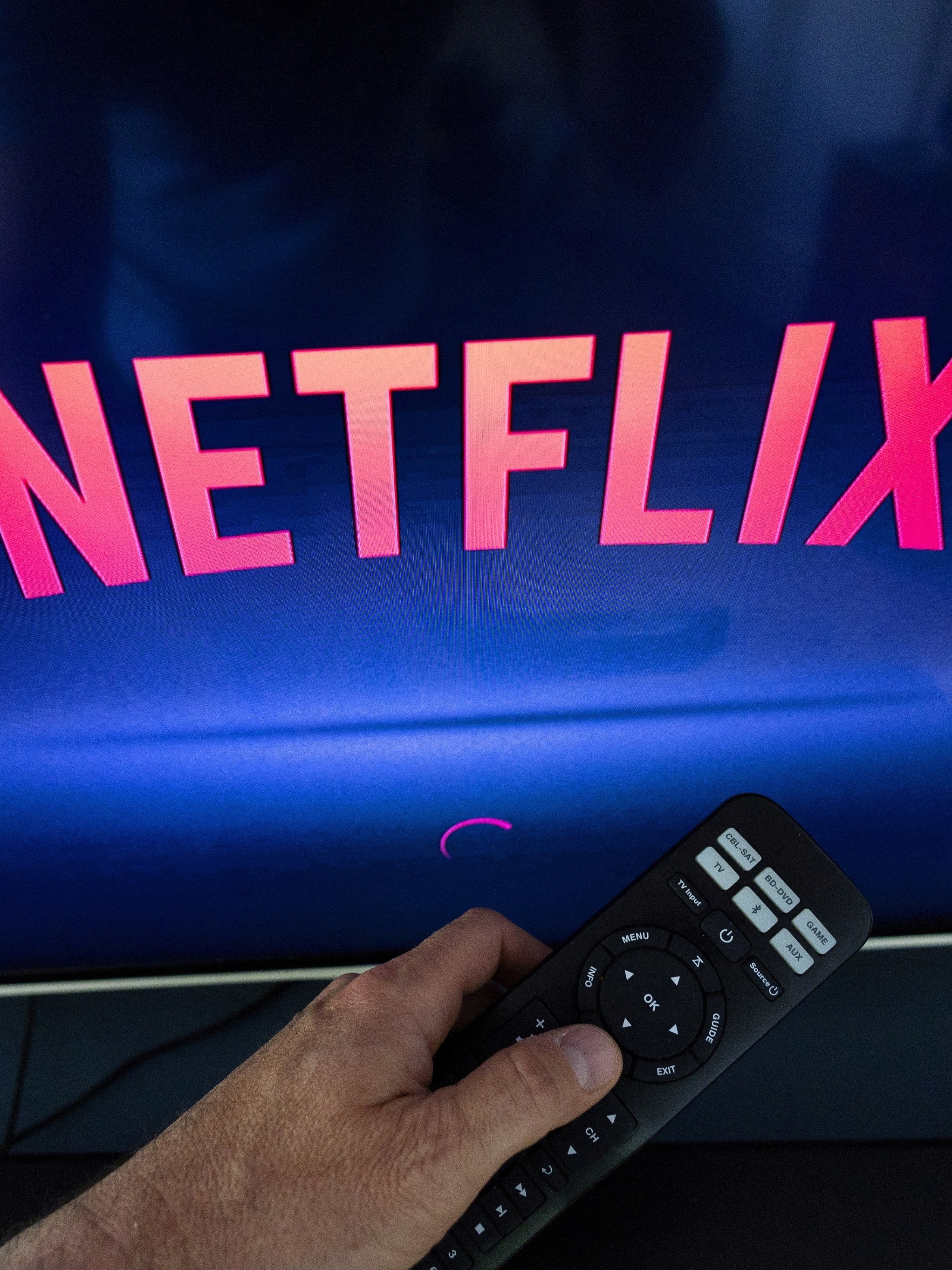 Netflix passa a cobrar taxa extra por senha compartilhada - Teatrine TV