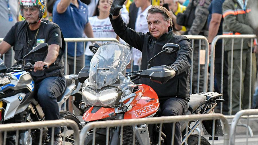 Presidente e candidato à reeleição, Jair Bolsonaro (PL) chega em evento de campanha na Praça da Liberdade, Belo Horizonte, em 24 de agosto de 2022 - Gledston Tavares/DiaEsportivo/Folhapress
