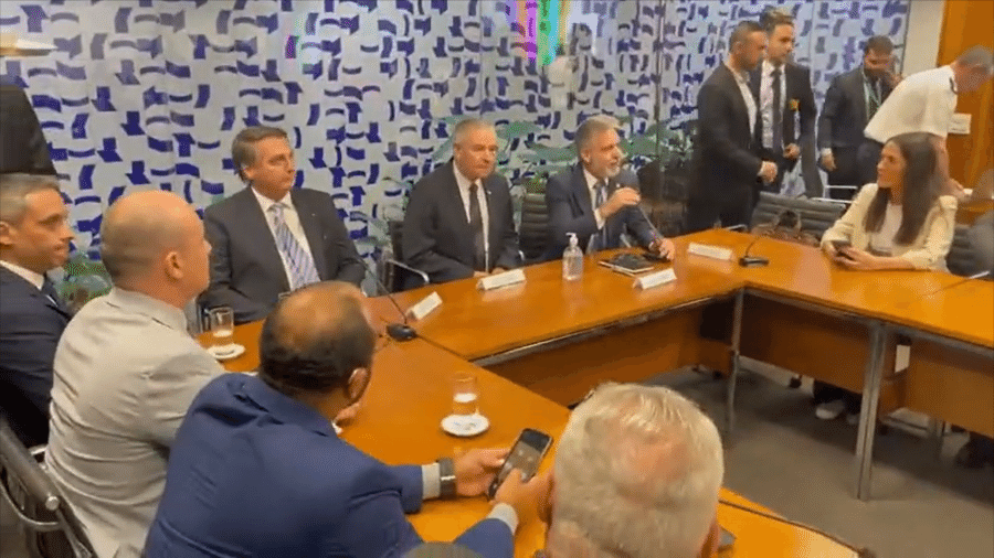 Bolsonaro se reuniu com embaixador de Israel e deputados na Câmara
