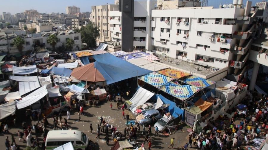 Imagem aérea do Hospital de Al-Shifa, local que é usado por civis como abrigo