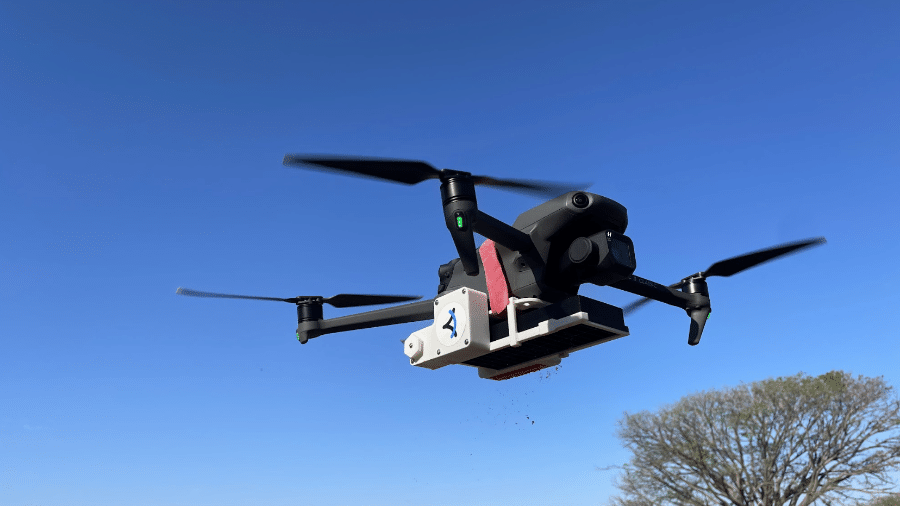 Soltura de mosquitos estéreis feita através de drones - Divulgação