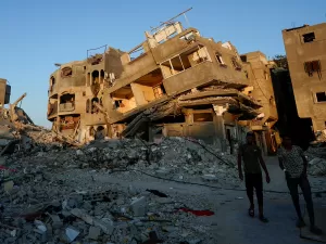 Em 48 horas, ataques israelenses em Gaza matam 61 pessoas 