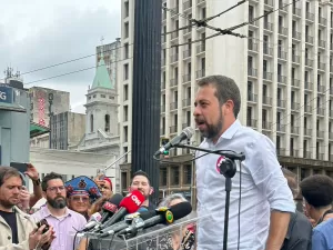 Boulos reedita carta de Lula e diz que dormirá na casa de eleitores em SP