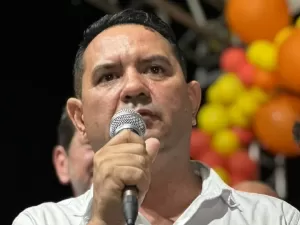 CE: Foragido, prefeito eleito obtém diplomação ao mandar filho em seu lugar