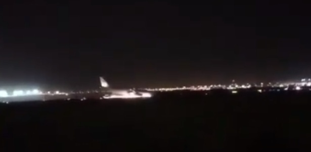 Avião teve que pousar sem as rodas dianteiras em aeroporto na Arábia Saudita - Reprodução