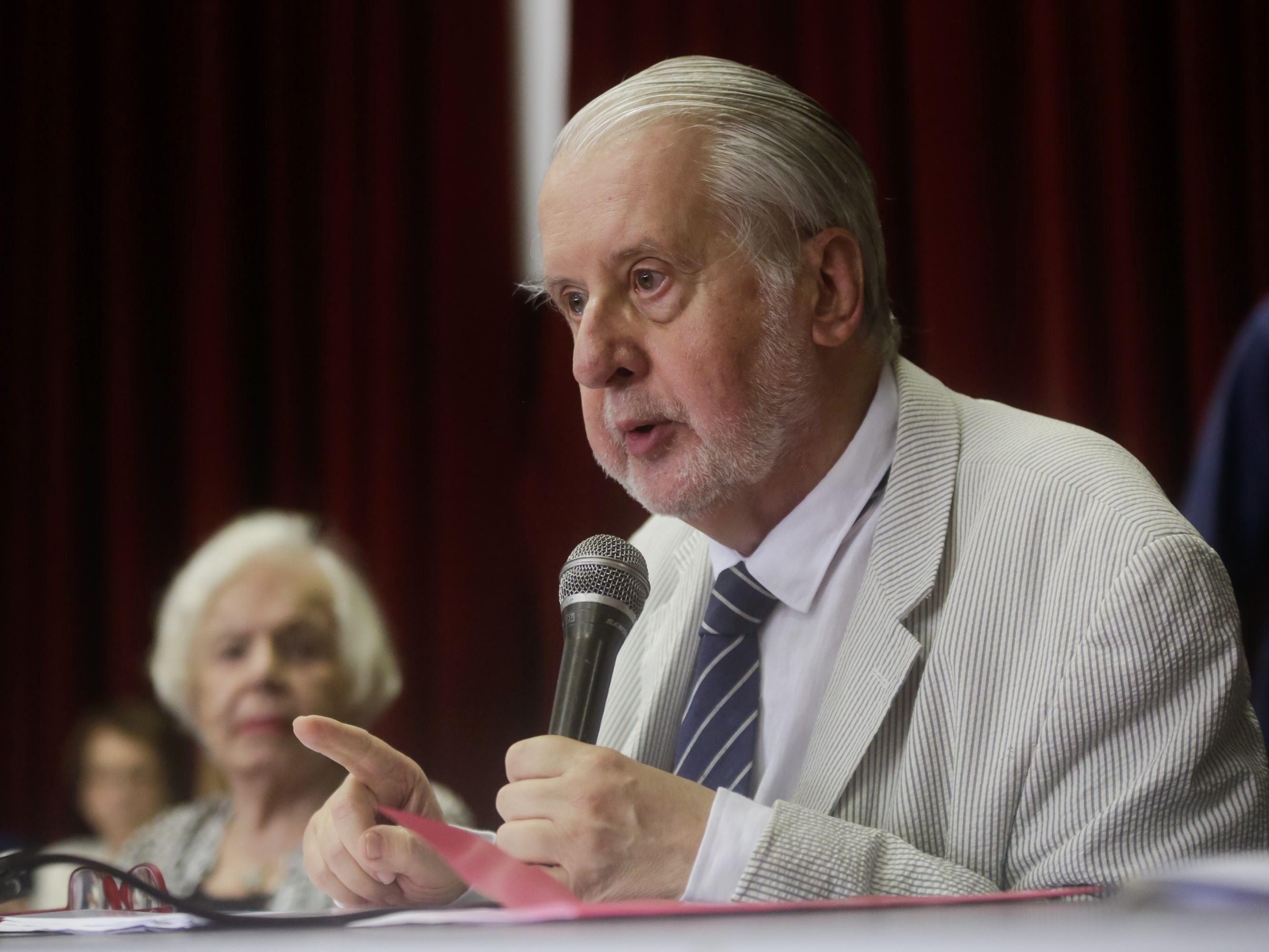 Ex-ministros de governos pós-ditadura se unem para denunciar Bolsonaro 