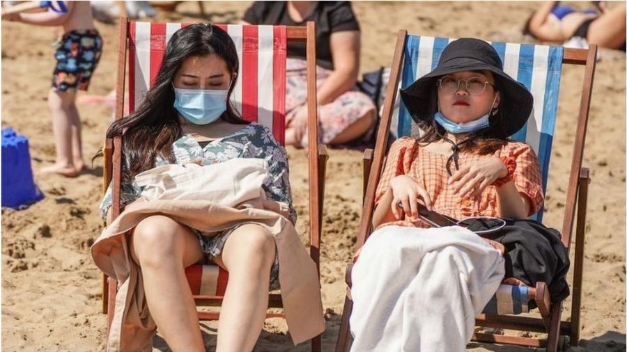 Por causa da pandemia do novo coronavírus, as pessoas se habituam aos poucos ao "novo normal" - Getty Images