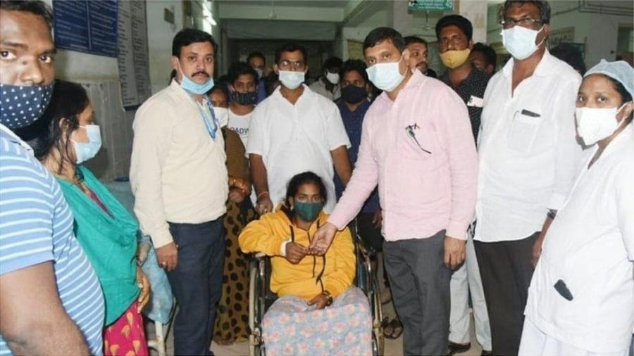 Centenas de pessoas foram hospitalizadas na Índia por causa de doença misteriosa - PTI