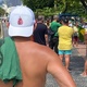 21.fev.2021 - Manifestante com camisa com o rosto do presidente Jair Bolsonaro em ato de apoio ao deputado federal Daniel Silveira, em frente ao Copacabana Palace, zona sul do Rio - Herculano Barreto Filho/UOL