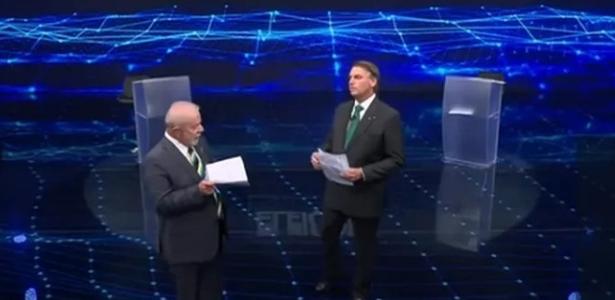 Lula mostra papel 'misterioso' para Bolsonaro em debate na Band