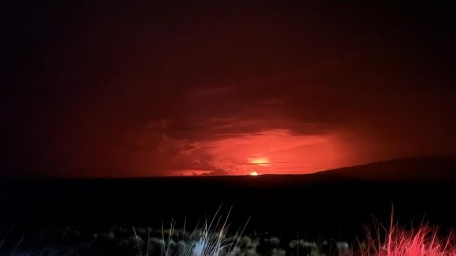 Mauna Loa é o maior vulcão ativo do mundo; a última erupção dele foi registrada em 1984 - Handout / US Geological Survey / AFP