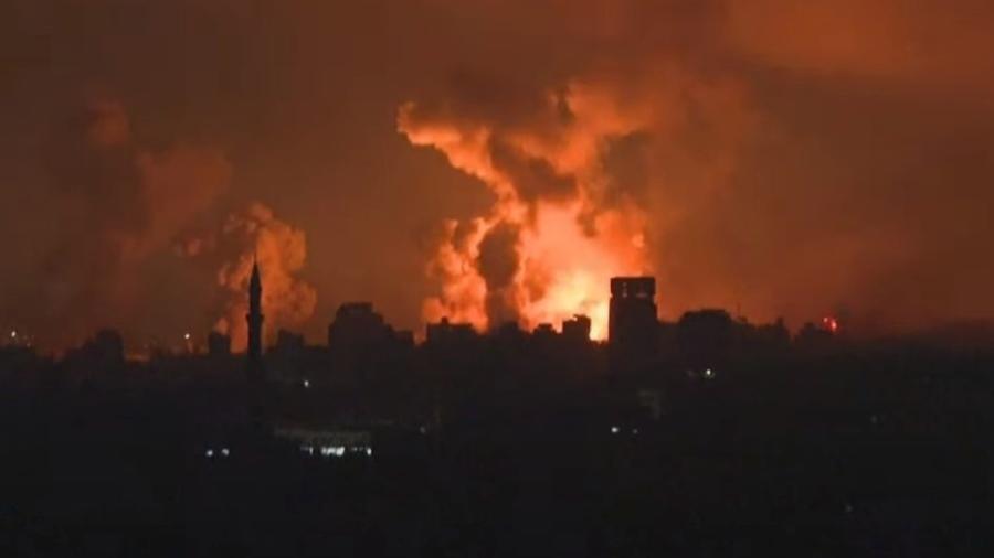 Bombardeio intenso na Faixa de Gaza na noite desta sexta-feira (27)