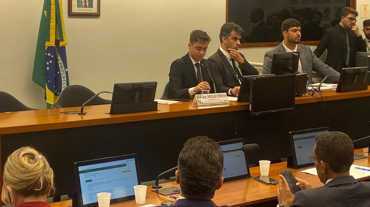 Nikolas Ferreira comanda primeira sessão como presidente da Comissão de Educação