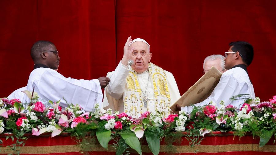 Papa Francisco celebra a missa da Páscoa na praça São Pedro, no Vaticano