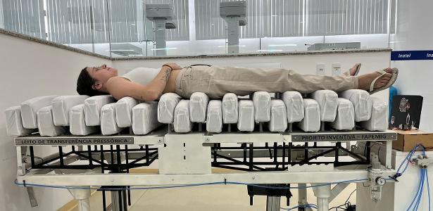 Jovens criam colchão 'mutante' para salvar paciente acamado de lesões